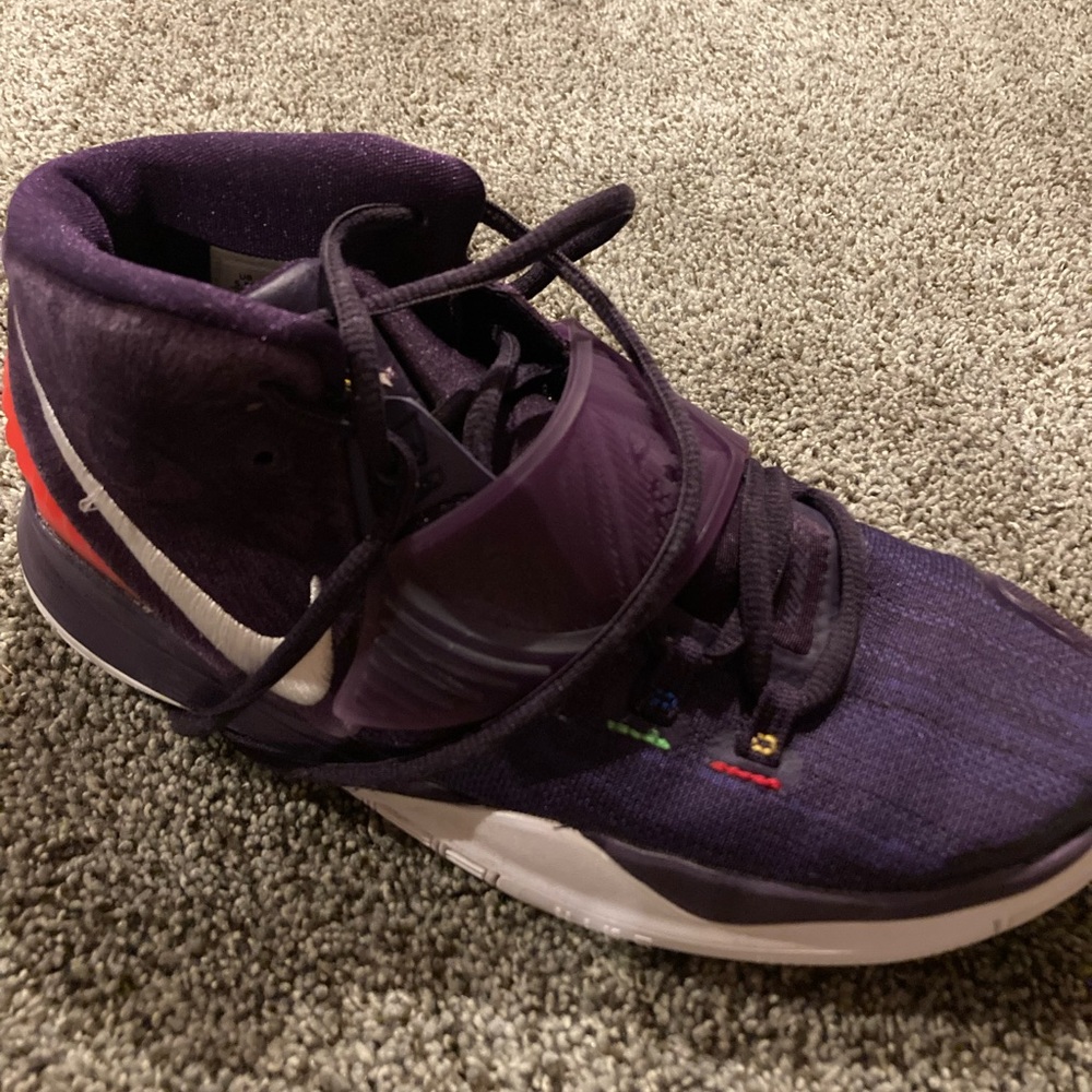 Kyrie Irving 3 Nike, youth size 5.5.